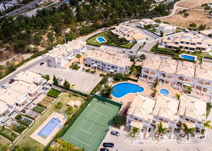 펜션 Thiago Holidays 알부페이라